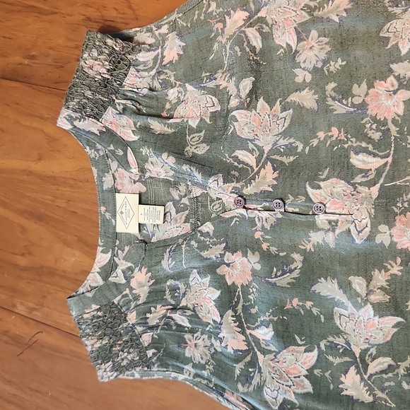 St. John's Bay Woman's Sleeveless Floral Top SZ L - Picture 2 of 4